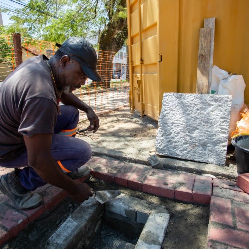 VR: Alameda da Praça Pandiá Calógeras começa a receber novo calçamento